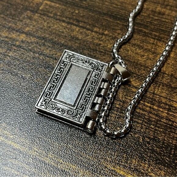 Stylish Foldable Bible Cross Pendant Necklace - Picture 12 of 12